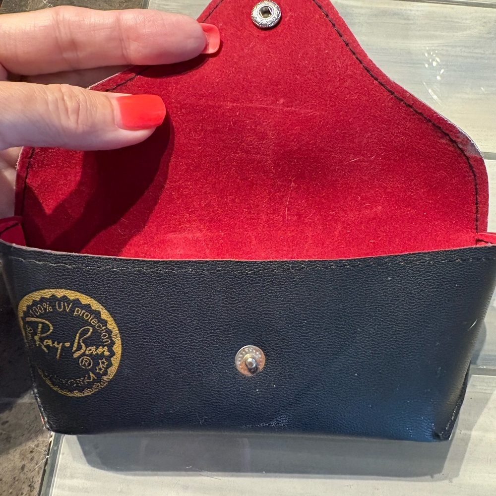 Ray-Ban Black Leather Sunglasses Case flaw